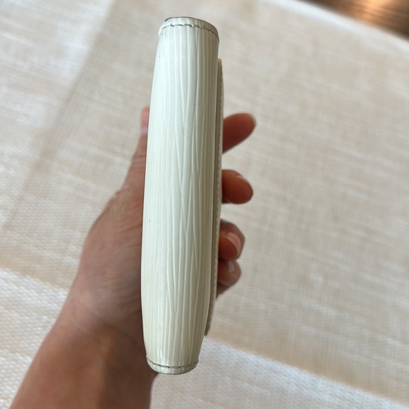 Authentic Luis Vuitton - Vintage Off White Epi trifold Wallet - Picture 9 of 9